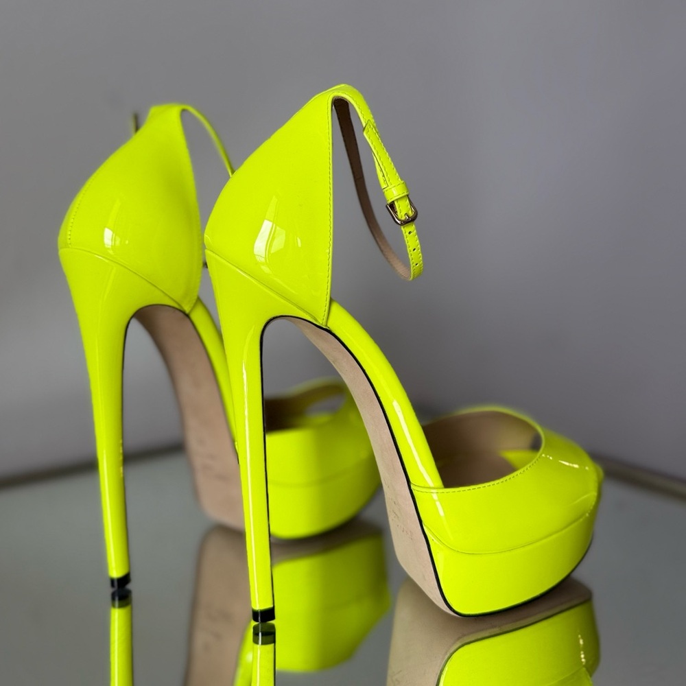 Like New JIMMY CHOO Max 150 patent leather platform neon yellow sandals 38 $1095 - Picture 10 of 13